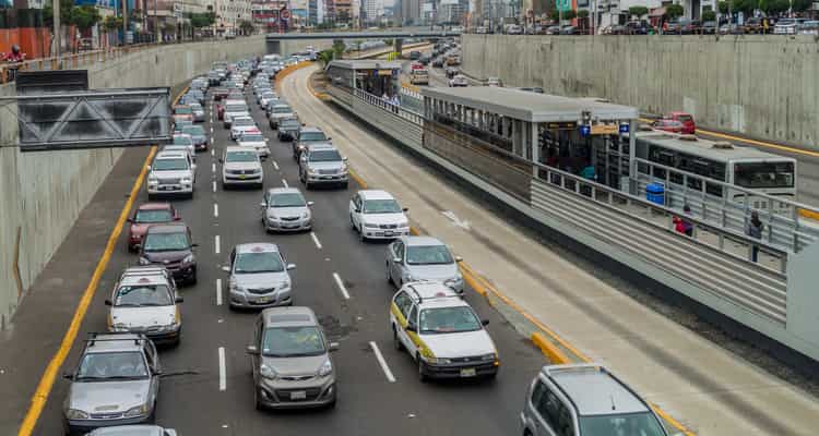 Automóviles y movilidad en Perú: guía para elegir vehículo, financiamiento y seguro